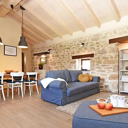 Cozy In Sveta Katarina With Kitchen Casa de Férias Benazici